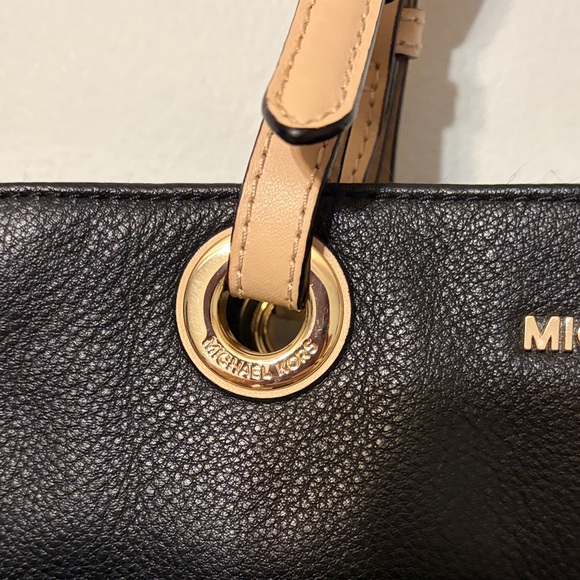 Michael Kors Black and Tan Leather handbag. Like new no tags. - Picture 2 of 14